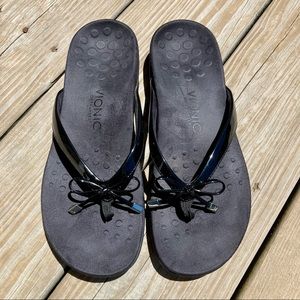 Vionic Bella Toe Post Black Sandals Size 9